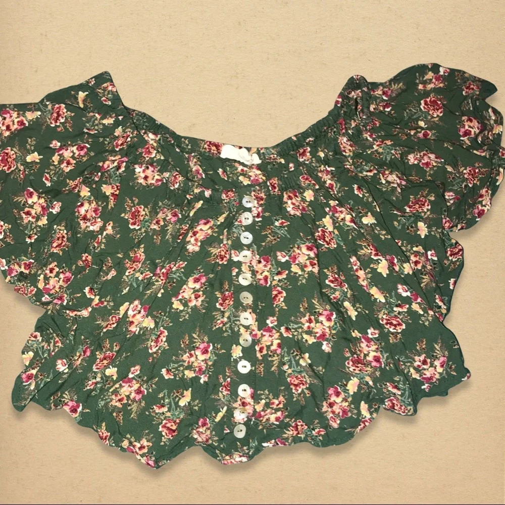 Floral ruffled crop top with buttons green gypsy love brand large / medium - Picture 1 of 3